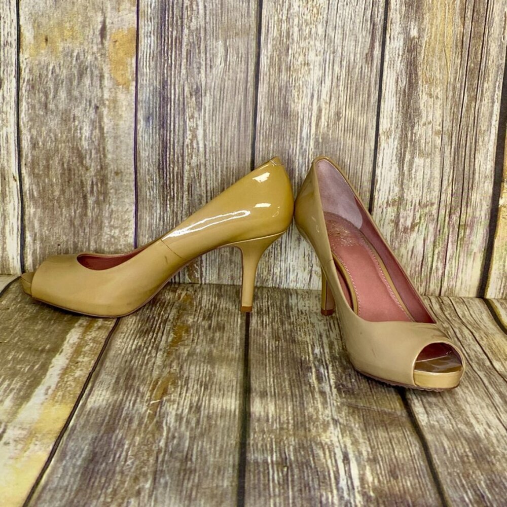 Vince Camuto "Kira" Tan Patent‎ Leather Peep Toe Heels Women's Size 7.5